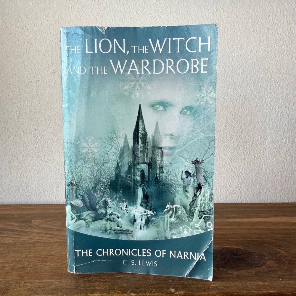 The Lion the Witch and the Wardrobe Chronicles of Narnia C.S. Lewis Paperback